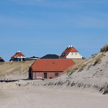 Daire Syren In A Beautiful Close To Lokken